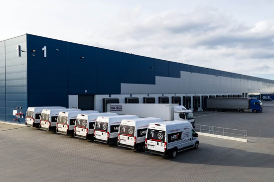 Hurtownia opon flotowych – logistyka i asortyment dla firm transportowych